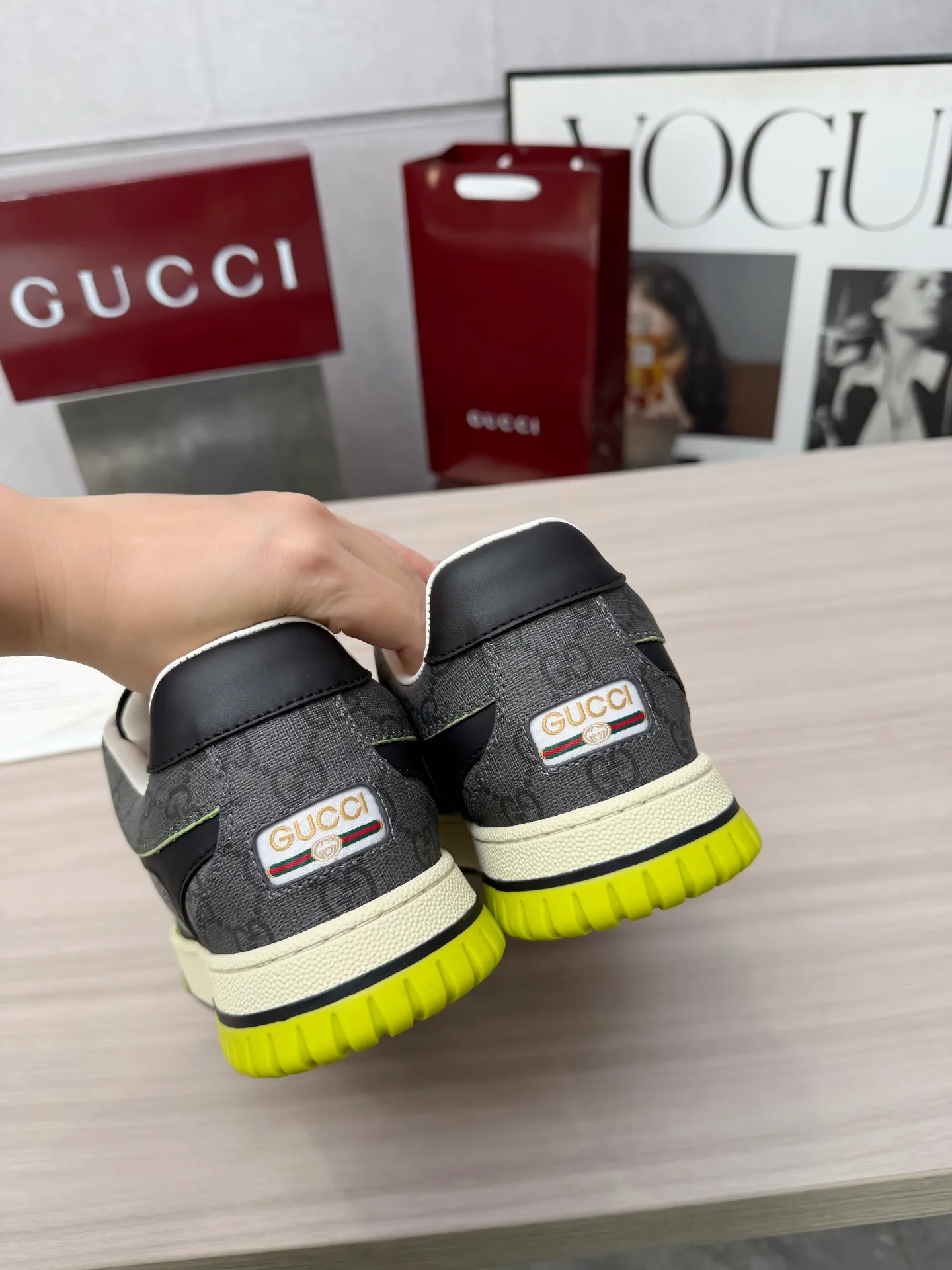 [G Home] P: 600💰 Men's Size: Men's 39-44 (45 custom-made) 🆕2025.GUCC Gucci original order quality The latest popular high and low top distressed couple sneakers series are shipped. Original purchase, development and production. This high and low top sneakers adopt a basketball-style silhouette design, cleverly integrated with hollow panels and distressed effects, showing unique ingenuity. The ingenuity incorporates brand logo details such as interlocking Double G styling accessories and Gucci lettering, a low-key tribute to the brand's design heritage. Exquisite packaging at the delivery counter 🛍📦 ▪️ Fabric: Original customized imported first-layer cowhide ▪️ Inner lining: Imported first-layer cowhide ▪️ Sole: Original molded two-color TPU sole ▪️ Sole thickness: 3cm